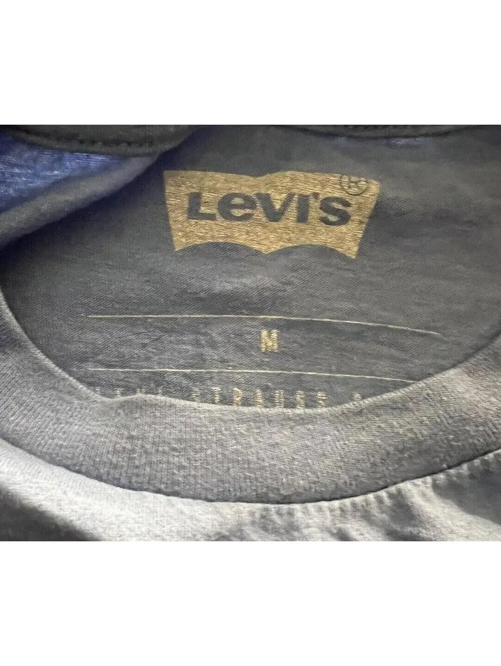 Levi's Built Strong Size Medium Graphic Tee